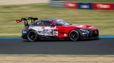 Ostrá letní příprava pokračuje. RTR projects vysílá na Slovakia Ring KTM i Mercedes